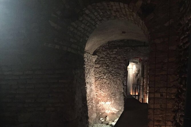 Piazza Navona Underground: Stadium of Domitian EXCLUSIVE TOUR - LIMITED ENTRANCE - Stop 1: Descend 5 metres beneath Piazza Navona