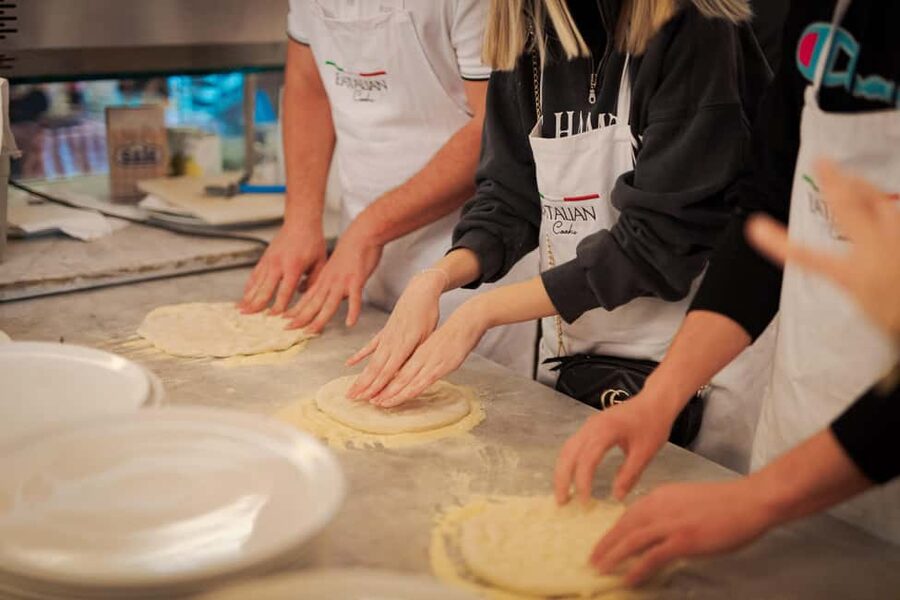 Pizza Cooking Class in Rome - Piazza Navona - Drinks with lunch mode, plus limoncello or coffee at the end