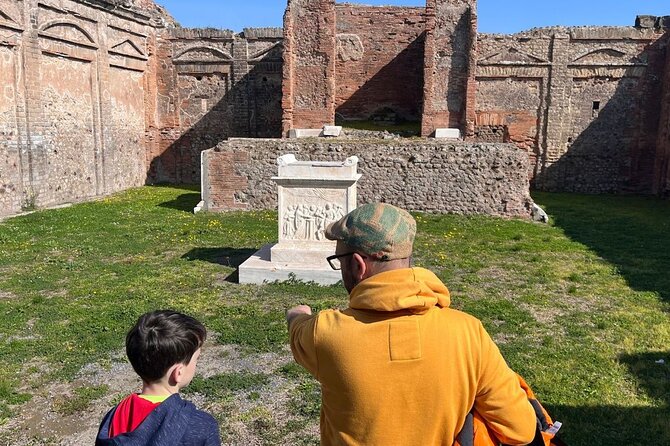 Pompeii and Naples Tour from Rome by Train with Lunch - Naples by Coach and on Foot: A Taste of the City