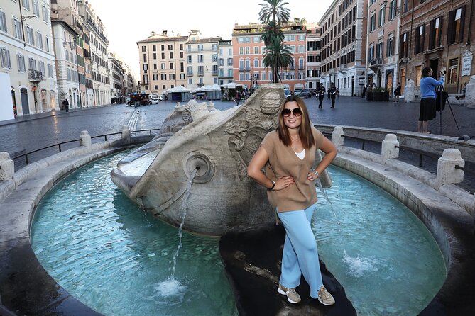 Private 1.5Hrs Photoshoot in Rome - The Spanish Steps leg: iconic views and easy posing variety