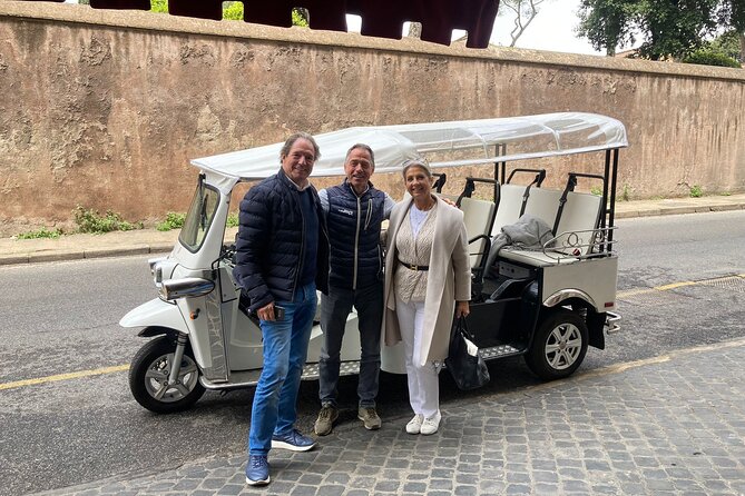 Private: 3 hours ETuk Tour in Rome - The Temple of all the deities, then a quick pass-by moment