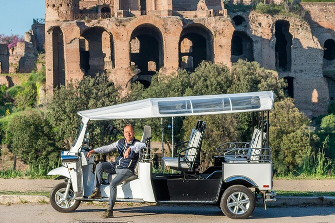 Private: 3 hours ETuk Tour in Rome - Start at Via di S. Giovanni in Laterano, end at Piazza Venezia