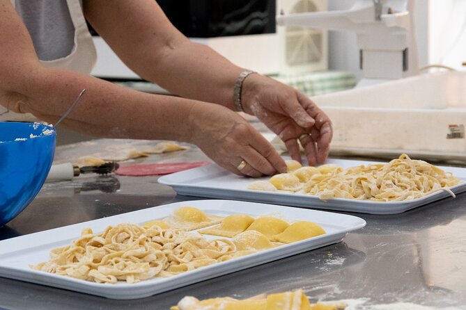 Private Cooking Classes in Rome! - From first sip to last coffee: prosecco, wine with dinner, and espresso