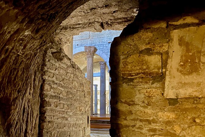Private Express Tour of Roman Catacombs with Transfer - Catacombe Di Domitilla: 16 meters down with frescoes that make sense