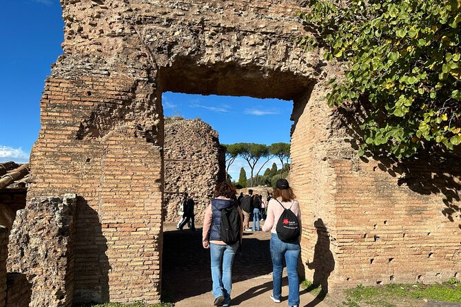 Private Extended Colosseum & Roman Forum With SUPER Sites Tour - Entering the Colosseum with priority access and a smarter first hour
