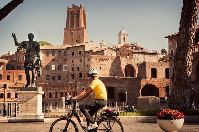 Private Rome City Bike Tour with quality Cannondale EBike - The Forum road ride and Piazza Venezia stop, built for big-picture history