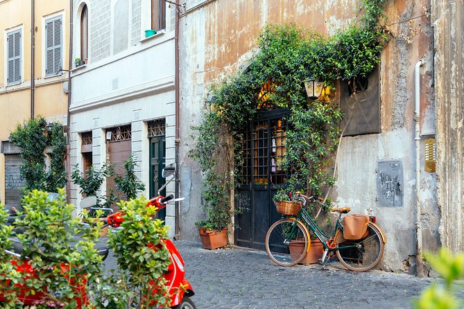 PRIVATE Rome Kickstart Tour With a Local PRIVATE Guide - Largo Argentina: Ancient Ruins in the Middle of a Modern Square