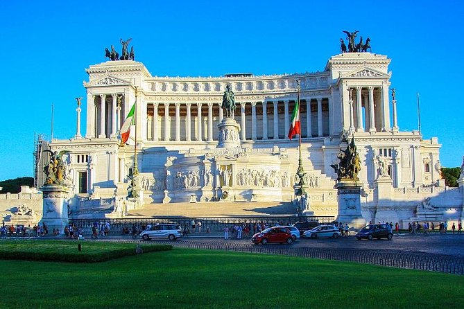 Private Shore Excursion from Civitavecchia Dock to Rome, Mercedes Vehicle - Fontana di Trevi: the coin moment plus the surrounding chaos