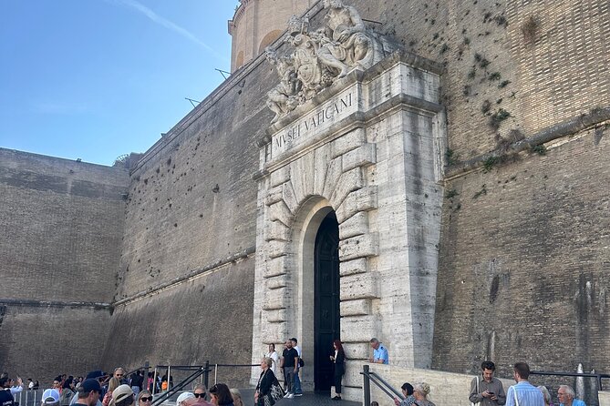Private Tour of Vatican & Sistine Chapel Without Line - St. Peter’s Basilica in 30 minutes: short cut, big payoff