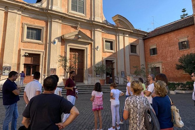 Private Tour - Trastevere and Villa Farnesina - The guide experience: what to expect from Vincenzo Spina