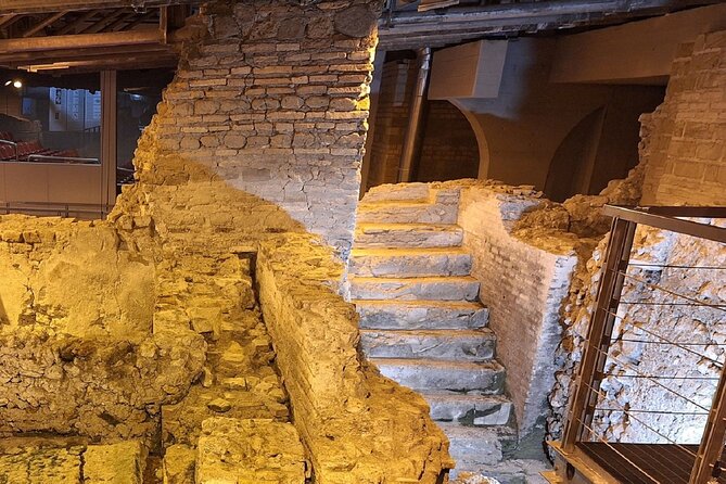 Private tour: Underground Rome - Trevi Fountain for 20 minutes, not a long detour