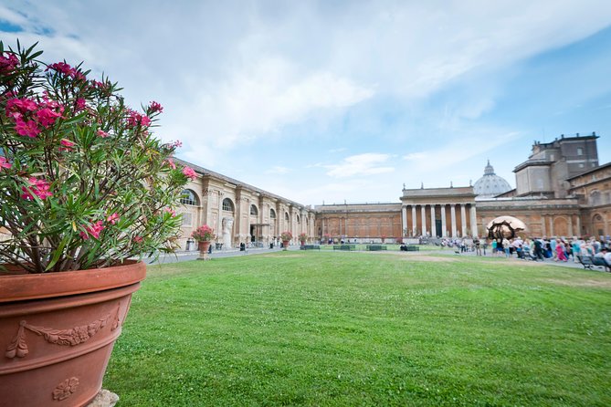 Private Vatican Museums Tour with Sistine Chapel & St. Peter's Basilica - Sistine Chapel: the briefing before the silence hits