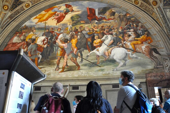 PRIVATE Vatican, Sistine Chapel & St. Peter's Basilica (shortcut) - La Pietà inside St. Peter’s Basilica: Michelangelo at full emotional volume