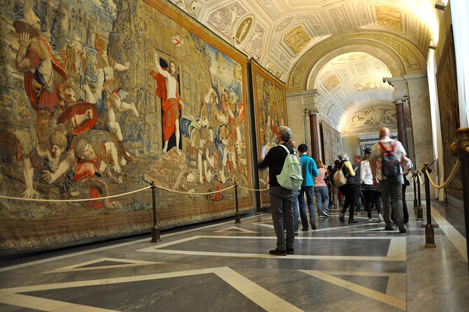 PRIVATE Vatican, Sistine Chapel & St. Peter's Basilica (shortcut) - Vatican Museums in 1 hour 40 minutes: the highlights that connect