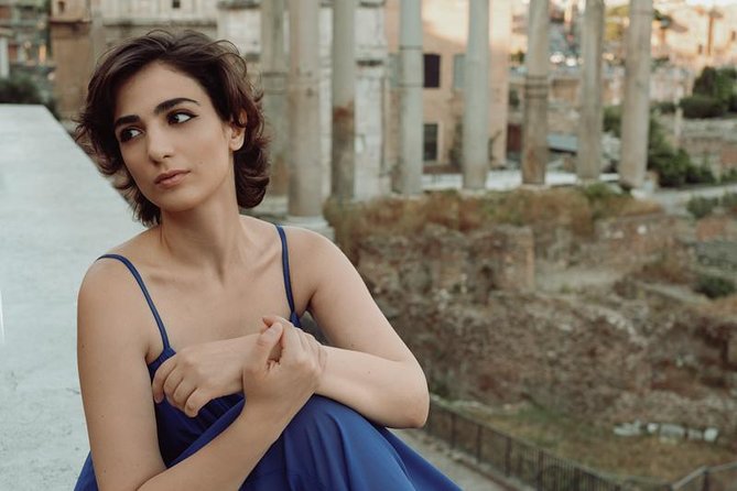 Professional Photoshoot in Rome - Walking segments between stops: the secret to looking natural