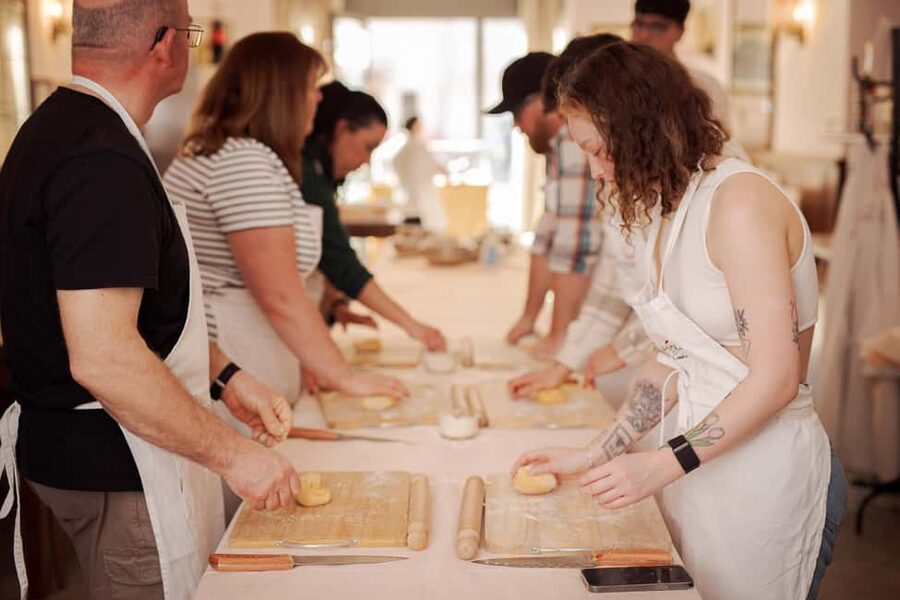 Ravioli Cooking Class in Rome - Piazza Navona - While the kitchen works: bruschetta and drinks in the dining room
