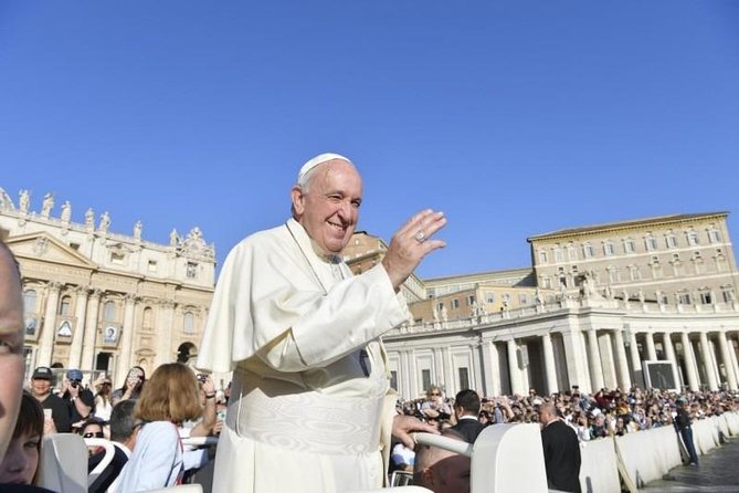 Reserved Papal Audience Ticket with Assistance On Site - The on-site assistance: where it helps most