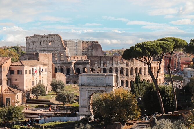 Roma: Colosseum, Forum, and Palatine Hill Local Guided Tour - The Roman Forum and Via Sacra, where everyday power lived