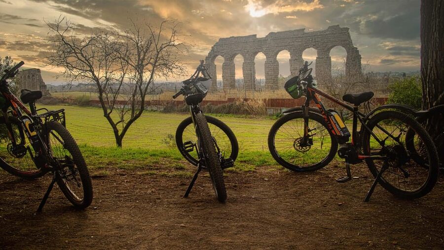 Roma: DELUXE Appian Way Bike Tour, Catacombs Visit & Lunch - Catacombs of St. Callixtus, where the day turns underground