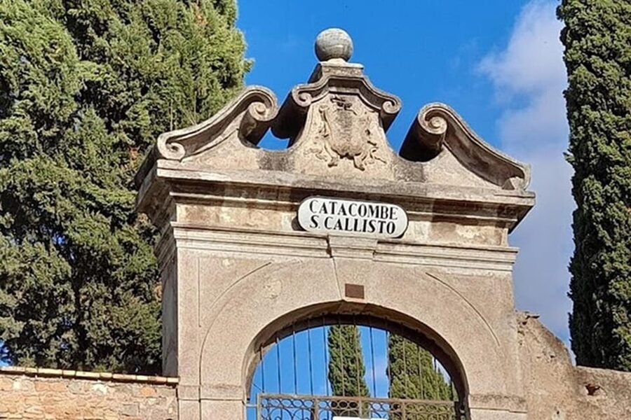 Roma: DELUXE Appian Way Bike Tour, Catacombs Visit & Lunch - Parco degli Acquedotti, the aqueduct zone you want for photos