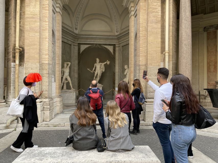 Roma Museo Vaticano y Capilla Sixtina Tour guiado - Skip-the-line entry at the Vatican Museums, plus the “airport security” reality