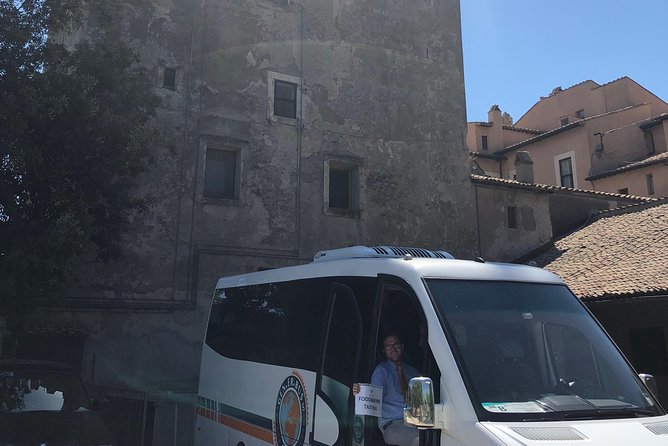 Roman countryside Food & Wine Tasting in a medieval winery - Three wines, taught step-by-step by the sommelier