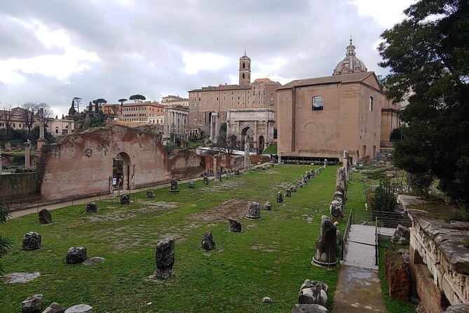 Roman Forum & Palatine Hill Guided Tour - Stop 2: Palatine Hill views plus the imperial neighborhood story