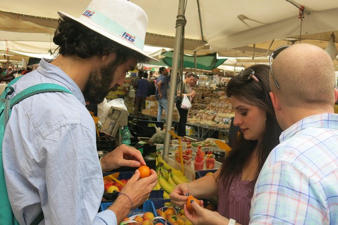 Roman Walkin Foodies Tour - Antico Quartiere Ebraico stop: tasting while you learn the route