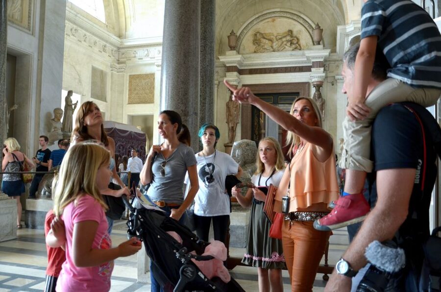 Rome: 2.5-Hour Family Vatican Highlight Scavenger Hunt - One drawback to plan for