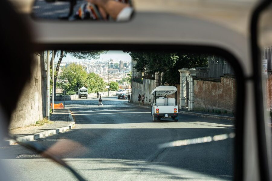 Rome: 2-Hour Vip Tuk-tuk tour with Hotel Pickup and Prosecco - Hotel pickup in central Rome, then a quick start
