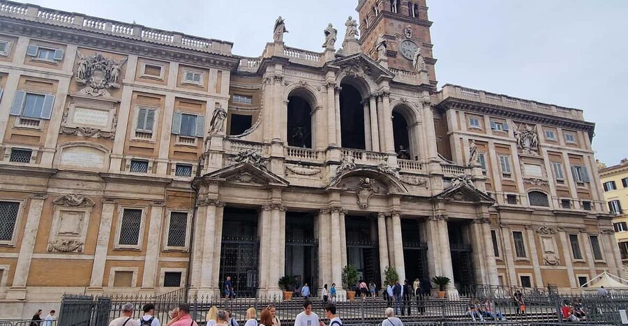 Rome: Ancient Jubilee in the 4 Major Basilicas - St Peter’s Holy Door, Pietà, and the Tomb Story Under the High Altar