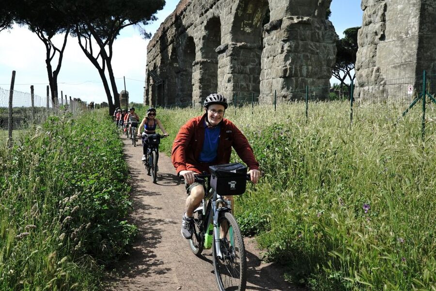 Rome: Appian Way, Catacombs & Roman Aqueducts Top EBike Tour - Meeting point and the first push: Via Labicana to the Aurelian Walls