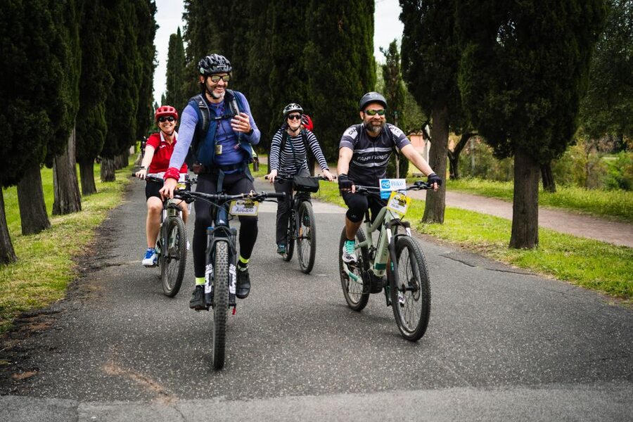 Rome: Appian Way Guided Tour on E-Bike with italian Aperitif - Meeting point at Bikesquare Roma, then straight into Roman landmarks