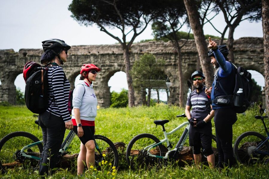 Rome: Appian Way Guided Tour on E-Bike with italian Aperitif - Villa dei Quintili and the shift toward aqueduct country