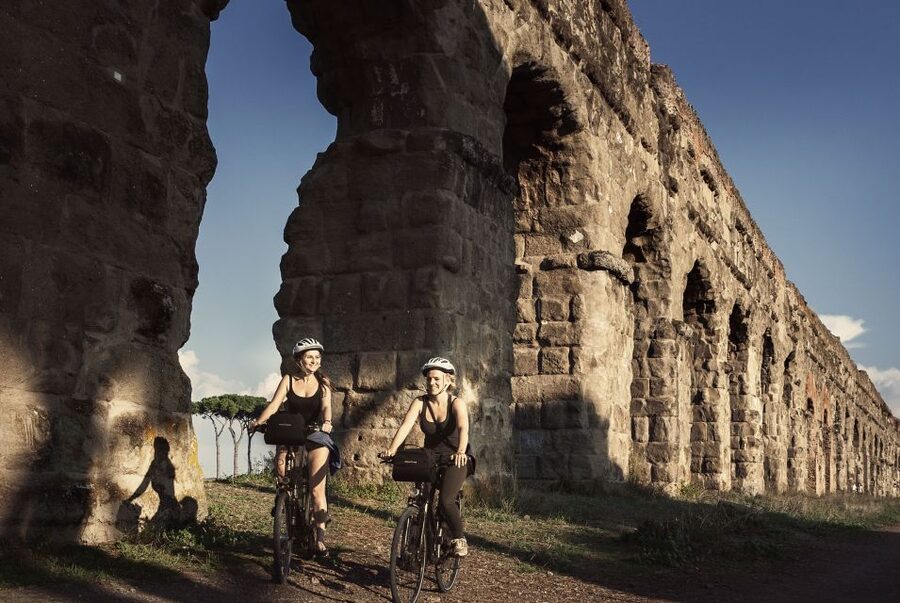 Rome: Appian Way & Roman Aqueducts Guided E-Bike Tour - City edges first: Aurelian Walls and the Catacombs area