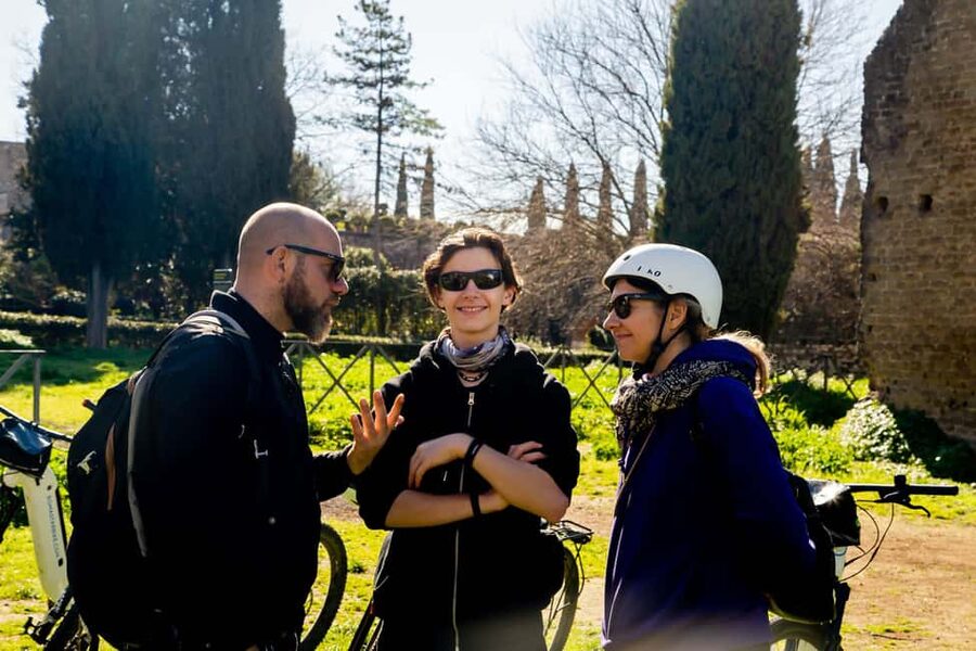Rome: Appian Way Underground Catacombs Bike Tour with Lunch - Riding the Appian Way Regional Park: Past the Ruins, Into the Working Countryside
