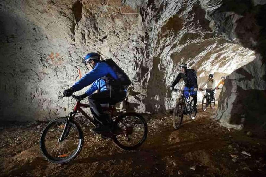 Rome: Appian Way Underground Catacombs Bike Tour with Lunch - San Callisto Catacombs: What You Learn Before You Go Underground