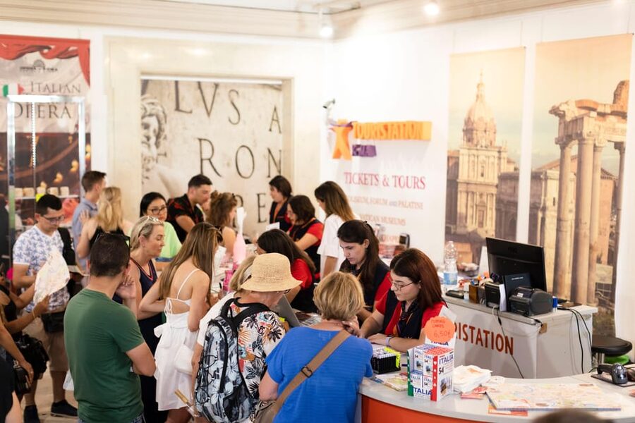 Rome: Arena of Colosseum, Roman Forum and Palatine Hill - Roman Forum: where you can pace yourself through public life