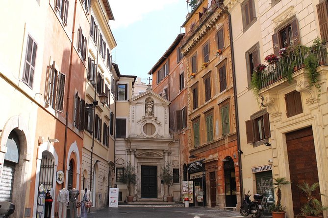 Rome at Sunrise Walking Tour: Pantheon Trevi Fountain & Breakfast - The Pantheon at sunrise: the inside is the point