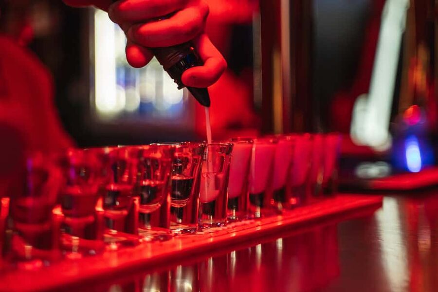 Rome: Bar Crawl with Guide and Drinks Included - What each stop feels like (and why you stay long enough)