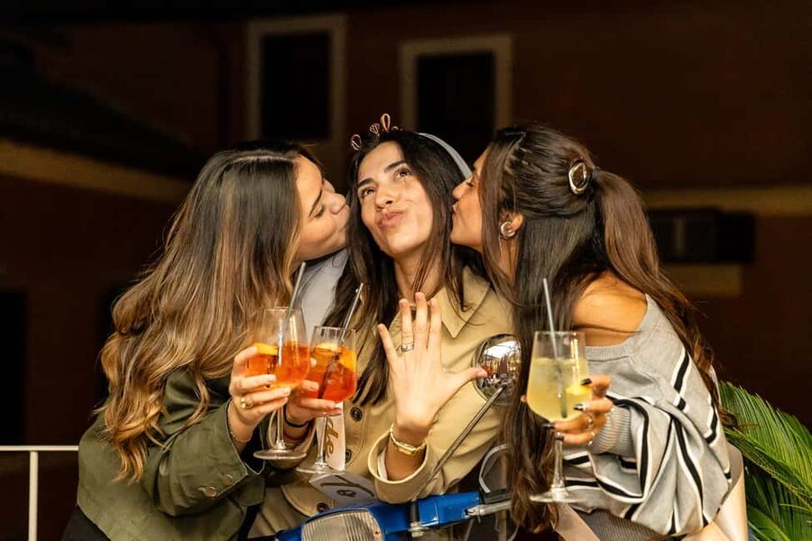 Rome: Bar Crawl with Guide and Drinks Included - Practical tips so you enjoy the full 3 hours