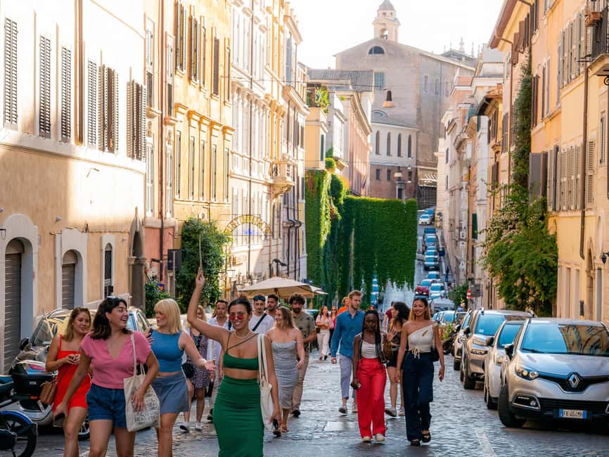 Rome: Bar Crawl with Local Guide & Drinks - The guide makes the difference: what the best nights have in common