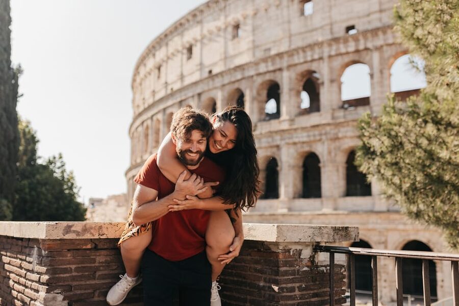 Rome: Best of Colosseum and Roman Forum Guided Tour - Meeting at P.za del Colosseo: the one place you should not wing