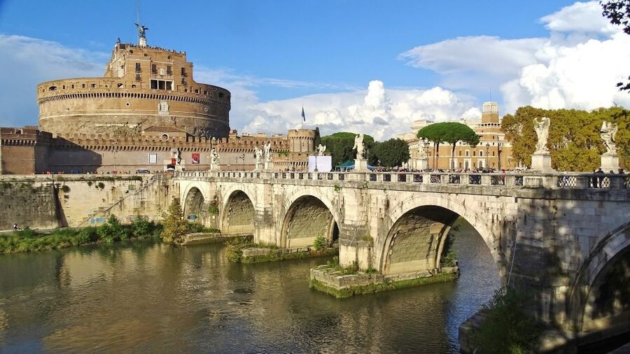 Rome: Best of Colosseum and Roman Forum Guided Tour - Why the guides matter: Valeria’s archaeologist energy, Emanuela’s full-prep approach