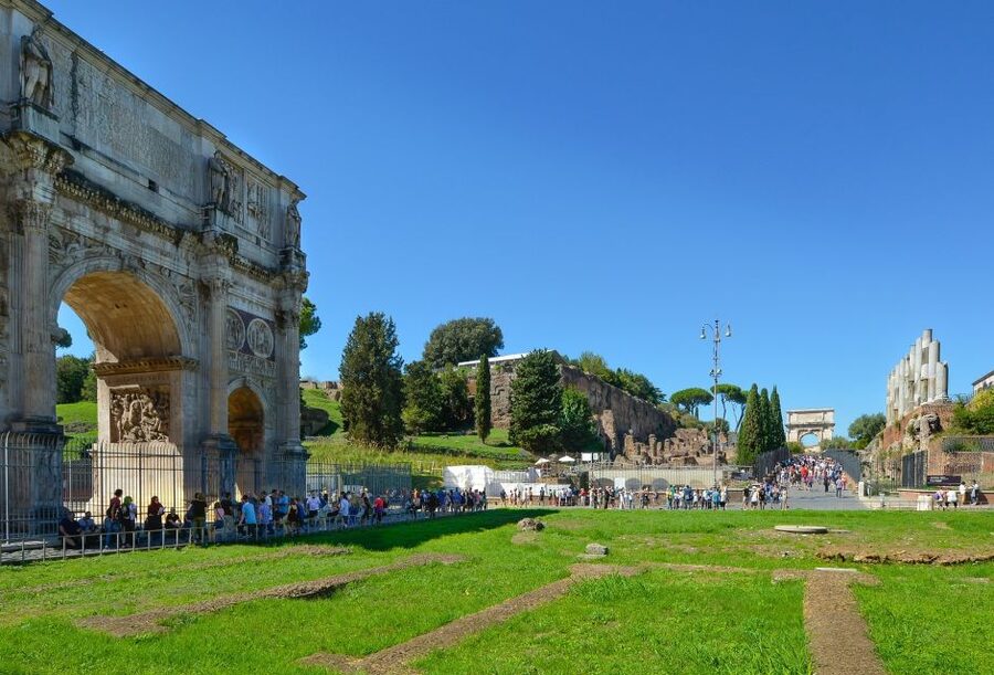 Rome: Best of Colosseum and Roman Forum Guided Tour - Group size and pacing: what you gain with up to 16 people