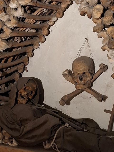 Rome: Bone Crypts Express - Tour in ENGLISH with tickets - Piazza Barberini Start, Then a Tight 70-Minute Format