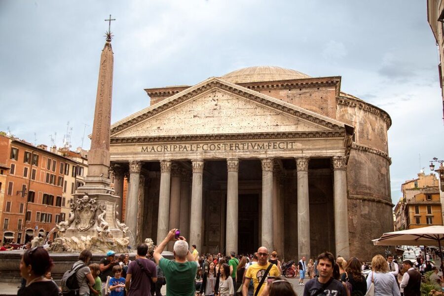 Rome by Night: 3-Hour Guided Walking Tour - Piazza Navona to Pantheon: how the guide turns icons into a map