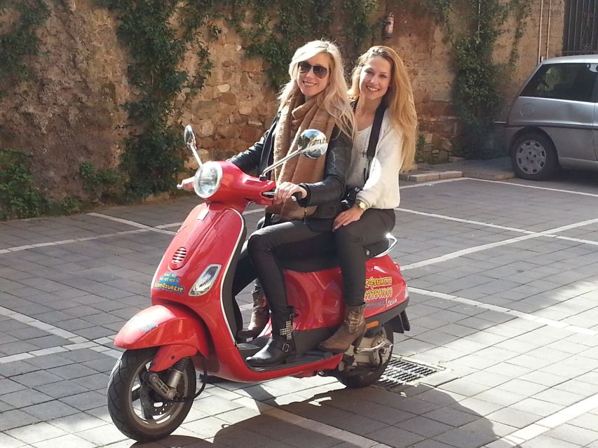 Rome by night on Vespa - A live guide with real language skills, including French-speaking Mario