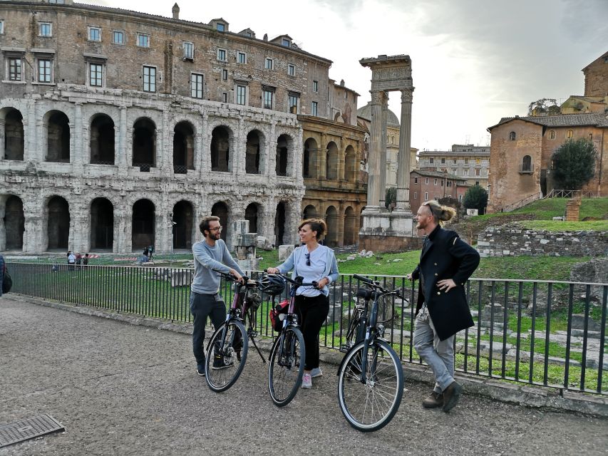 Rome By Night: Small Group E-Bike Tour - Colosseum stop: seeing the amphitheater from the right angle