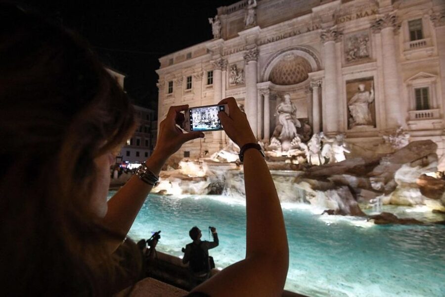 Rome: Cannondale E-Bike Evening Tour with Optional Dinner - SantIgnazio, Piazza di Pietra, the Spanish Steps, and Trevi at night